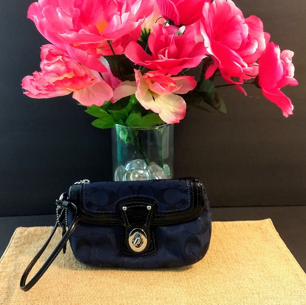 🎀COACH Clutch Wristlet Wallet🎀